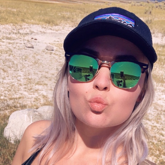 Meet your Posher, Brianna - Picture 2 of 4